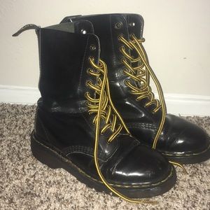 BUY NOW! DONATING SOON VTG Doc Martens
